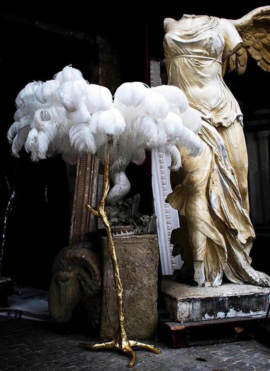 lampadaire en plumes pour salon